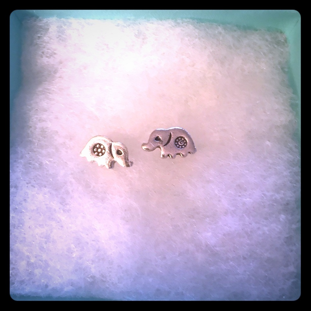 New Silver elephant earrings